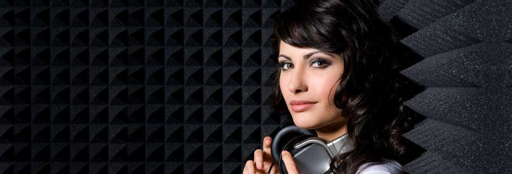 aixFOAM förbättrar akustiken i inspelningsstudion med olika ljudabsorbenter