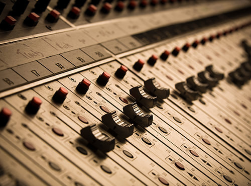 Ett mixerbord vid studioinspelningar Ett mixerbord vid en studio för ljudinspelning