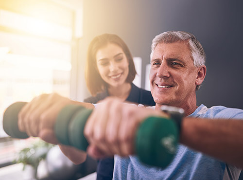 Bullerskydd främjar motivationen och hälsan Bullerskydd på läkarmottagningen optimerar akustiken och en man kan träna motiverat.
